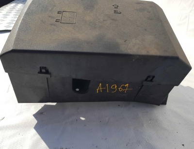 Корпус блока предохранителей с крышкой Cadillac Escalade 2006-2014 25815385; 22817835; 25941374