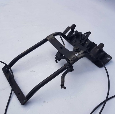 Кронштейн замка капота Cadillac SRX 2009-2016 22826611; 25876364