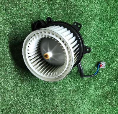 Мотор отопителя печки торпедо Chevrolet Tahoe / Escalade 2021-н.в. 84843544