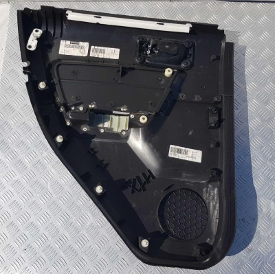 Обшивка двери задней правой Hummer H3 2005-2010 25996309; 25788732; 15818398