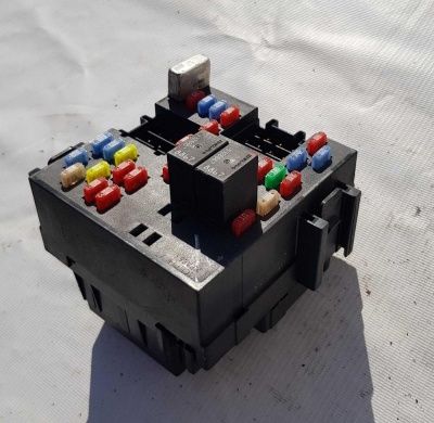 Блок предохранителей салонный Chevrolet Tahoe 1999-2006 15058033; 10383306; 15266954