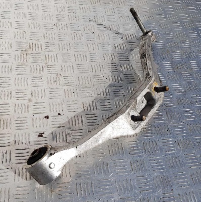 Кронштейн редуктора переднего Chevrolet Tahoe 1999-2006 15999801