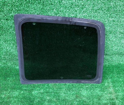 Стекло левой распашной двери заднее Chevrolet Express 1997-2021 20906503 ; 25751449 ; 15191445 ; 15076946 ; 15076881 ; 15049989