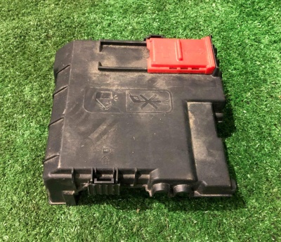 Крышка плюсовой клемы Chevrolet Tahoe / Escalade 2021-н.в. 84336357