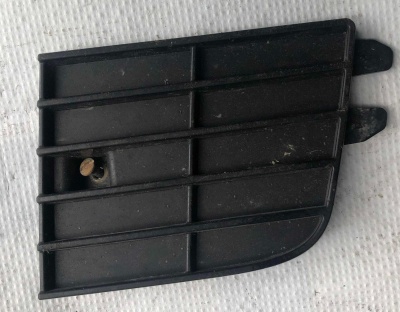 Элемент нижней решетки левая Cadillac Escalade 2015-2020 23181986