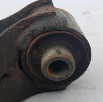 Рычаг подвески передний нижний левый Land Rover Freelander 1996-2006 RBJ102450; RBJ102930; RBJ500690