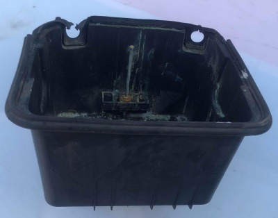 Крепление АКБ Ford Mustang 2015-2020 FR3Z 10732 C ; FR3B 10723 AD/AC/AB