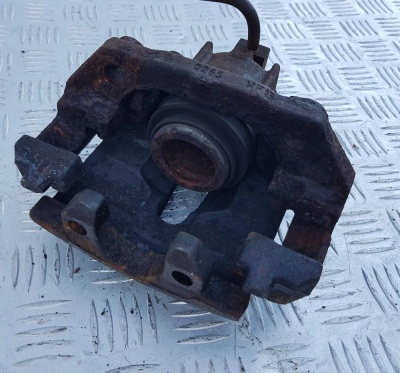 Суппорт тормозной задний правый Ford Expedition 2003-2006 6L1Z 2552 AA