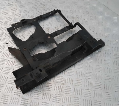 Кронштейн фары правый Chevrolet Tahoe 1999-2006 15751697; 15798920; 15119051; 15036212