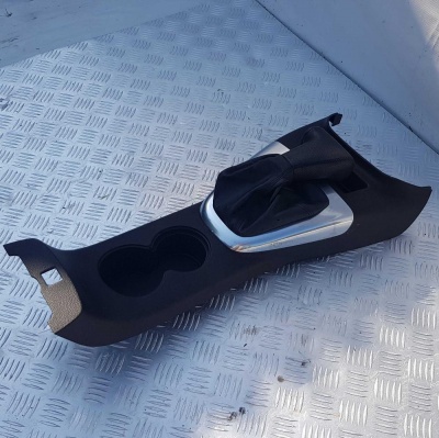 Накладка центральной консоли с ручкой АКПП Hummer H3 2005-2010 25795885; 15832105; 15818697