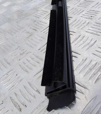 Бархотка/Уплотнитель стекла двери задней правой внутренний Ford Explorer 5 BB53 7825860; BB5Z 7825860