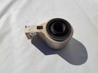 Сайлентблок переднего нижнего рычага правый Ford Explorer 5 2011-2015 BB53 3A262 A; BB5Z 3069 A; F3DVT 3C339 A