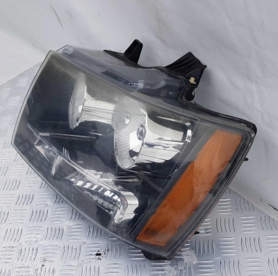 Фара передняя левая (с дефектом) Chevrolet Tahoe 2006-2014 22853025; 20760578; 15950807; 15882877; 15853252; 15820048; 15819693; 15200040; 15863394; 15895612