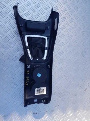 Накладка центральной консоли с ручкой АКПП Hummer H3 2005-2010 25795885; 15832105; 15818697