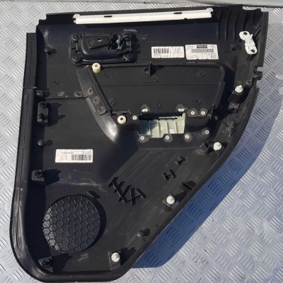 Обшивка двери задней левой Hummer H3 2005-2010 25996305; 25788727; 15818394