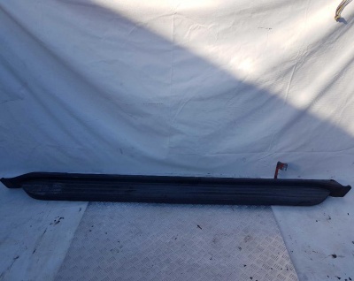 Порог правый (с дефектом) Chevrolet Suburban 2006-2014 15914677; 15105388