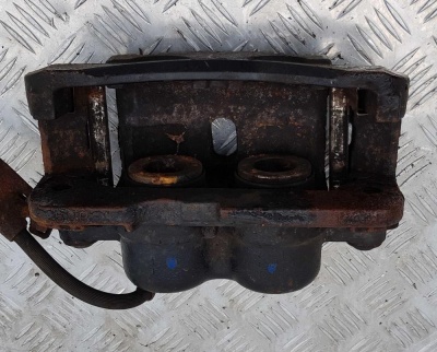 Суппорт тормозной передний левый Chevrolet Tahoe 1999-2006 18025700; 25848001; 19331022