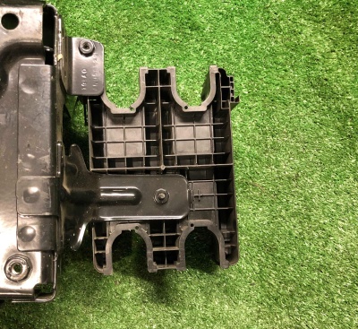 Кронштейн блока предохранителей Chevrolet Tahoe / Escalade 2021-н.в. 84515470 ; 84448585 ; 84466148 ; 35071488