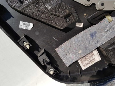 Обшивка двери правая Chevrolet Camaro 2010-2015 22808120