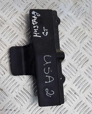 Дефлектор радиатора правый Ford Mustang 2004-2010 6R33 8102 AA; 5R3Z8310AA