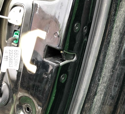 Замок задней правой двери Cadillac Escalade / Tahoe 2014-2021 13592258 ; 13590514 ; 13501210 ; 13586157 ; 13587944