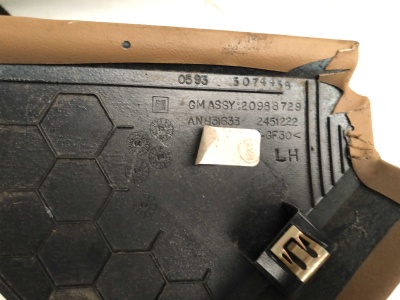 Накладка панели/блока предохранителя левая Cadillac Escalade / Tahoe 84333430 ; 84199737