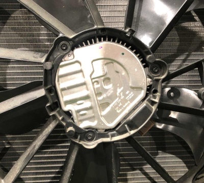 Диффузор с вентиляторами охлаждения в сборе Chevrolet Tahoe / Escalade 2021-н.в. 84120130 ; 84580361 ; 84580367 ; 84580366