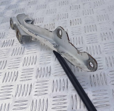 Петля капота левая Ford Expedition 1998-2006 F65Z 16797 AG; 1L34 16801 AA