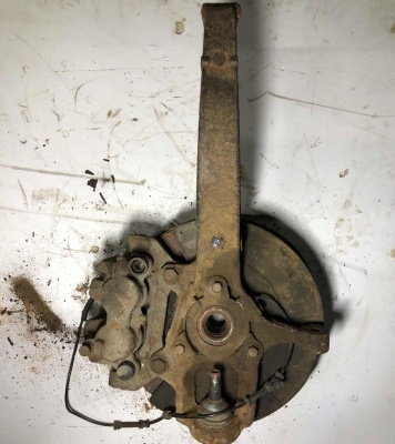 Кулак поворотный передний левый Jeep Grand Cherokee WK2 2011-2018 68022629AD