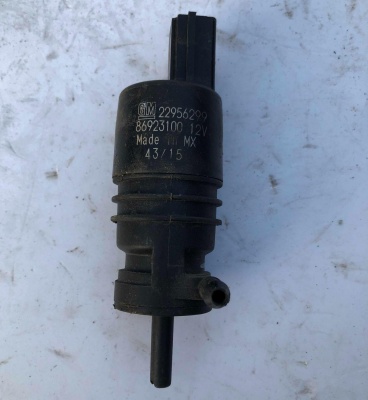 Насос омывателя заднего стекла Cadillac Escalade / Tahoe 2015-2021 22956299 ; 23140706 ; 84518405