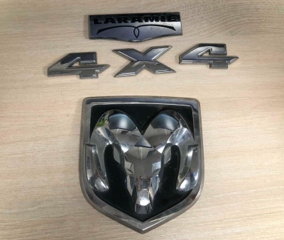 Шильдики/значки Dodge Ram 25008-2019 68001724AA ; 55277438AA ; 68219055AA ; 68082011AA ; 68218155AA