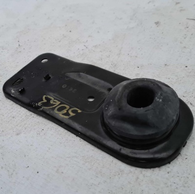 Кронштейн радиатора верхний Ford Mustang 2015-2020 FR3Z 8A193 A; FR33 8K202 AB/AC