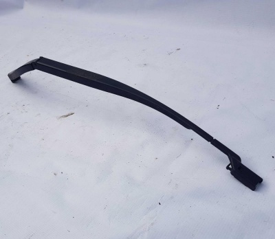 Поводок стеклоочистителя передний правый Cadillac SRX 2009-2016 22872979; 20837226; 25979375; 20981078