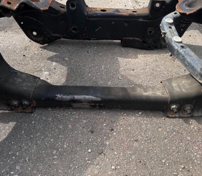 Балка поперечная передняя под АКПП Chevrolet Tahoe / Escalade 2008-2020 22833303