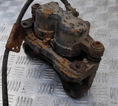 Суппорт тормозной передний правый Chevrolet Tahoe 1999-2006 18025701; 25848000; 18040101; 19331021