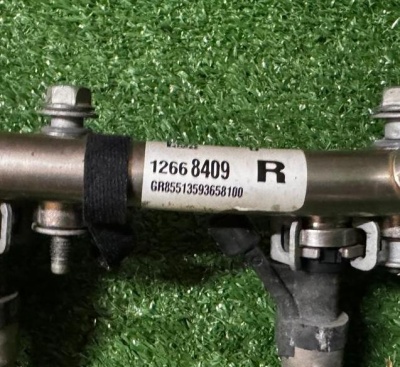 Топливная рампа правая GM Motors 5.3 - 5.2 Cadillac Escalade / Tahoe 2014-2021 12685360 ; 12623129 ; 12659650 ; 12668400 ; 12669883 ; 12684180 ; 12668409