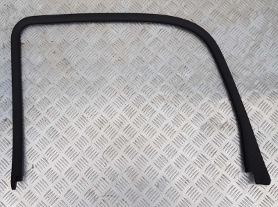 Молдинг задней правой двери Chevrolet Tahoe 2006-2014 15876896