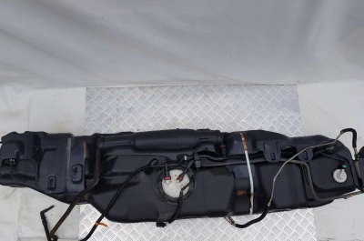 Бензобак Ford Explorer 4  8L2Z 9002 B; *L2U 9010