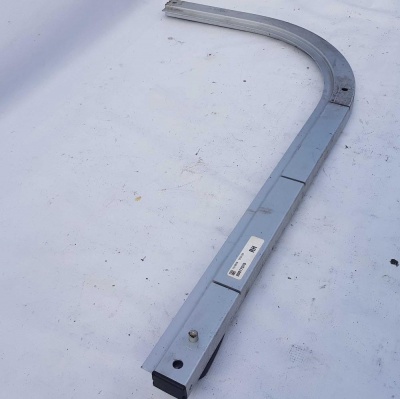 Направляющая дуги багажника правая Cadillac SRX 2009-2016 20977579; 20908771