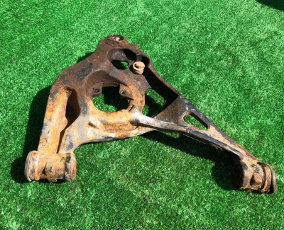 Рычаг передний нижний правый Chevrolet Express 2003-2006 15750833 ; 20869233 ; 25793540