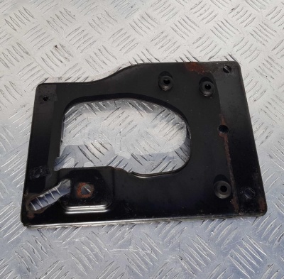 Кронштейн воздушного фильтра Chevrolet Tahoe 1999-2006 15295257; 15735435