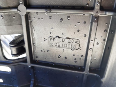 Крышка АКБ Cadillac SRX 2009-2016 23143478; 22940366; 20910119; 20882007