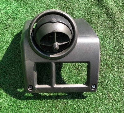 Панель с дефлектором торпедо Hummer H2  2003-2005 10358031 ; 15177441 ; 15182165 ; 15189808