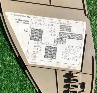 Накладка торпедо левая Hummer H2 2003 15267828 ; 15065283 ; 15181921 ; 15192553 ; 15173769