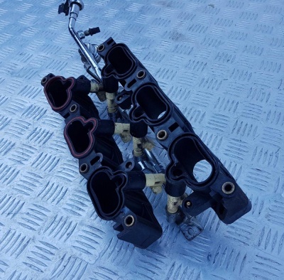 Впускной коллектор нижняя часть с топливной рампой Ford Escape 2000-2007 YF1Z 9424 BA; YL8Z 9F792 GA; YL8E 9F792 GB; YL8Z 9F593 CB