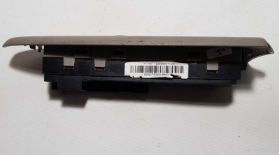 Блок управления стеклоподъемником пассажирский Chevrolet TrailBlazer 2005-2009 15905415