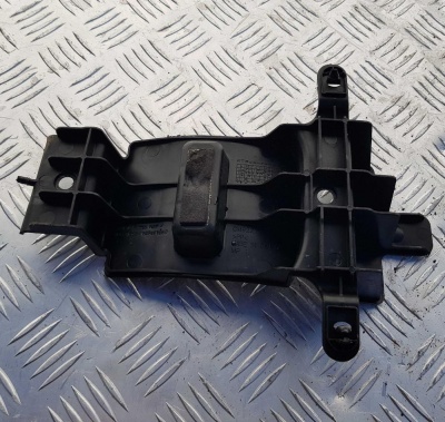 Кронштейн центральной консоли, задний ряд Chevrolet Camaro 2009-2015  92217119