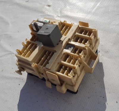 Блок предохранителей салонный Cadillac Escalade 2001-2006 15266958; 15190658; 15058035