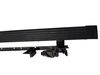 Порог с электроприводом в сборе левый Cadillac Escalade 2006-2014  20919401; 23459416; 19303235