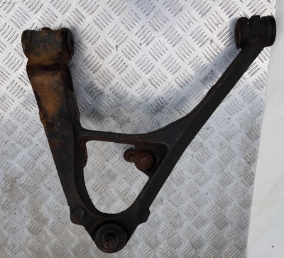 Рычаг подвески передний левый нижний Chevrolet Tahoe 1999-2006 12475479; 15047209L
